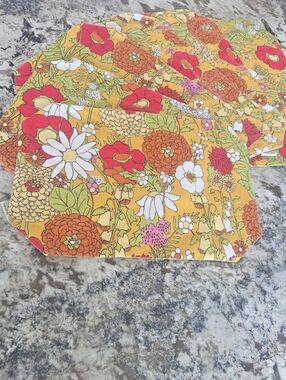 Pottery Barn Yellow Cotton Fabric Placematts with Floral Accent (6)